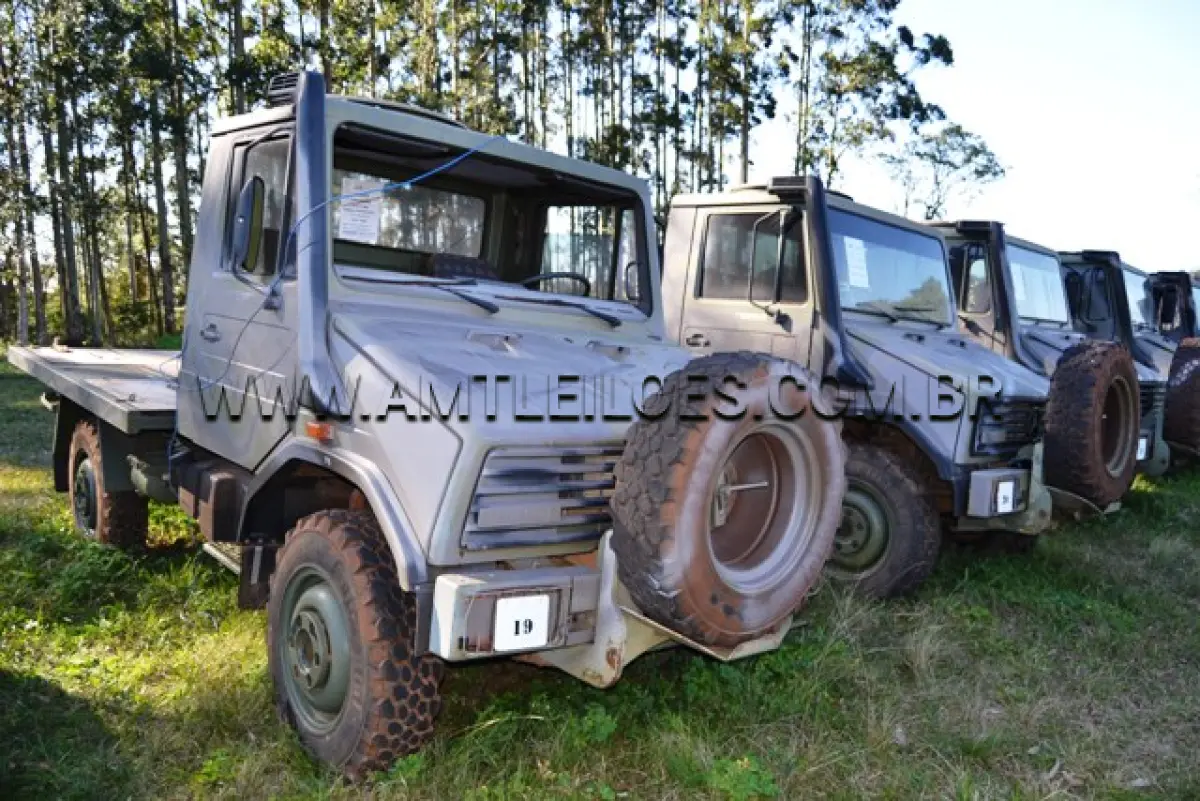 LOTE 019 - MARCA/MODELO:  CAMINHÃO MBB/ UNIMOG 4082, 1 ½ Ton, 4 x 4 ANO: 1999 CHASSI: WDB4082161W193653 MOTOR: 5 Cil. nº 0298110049845