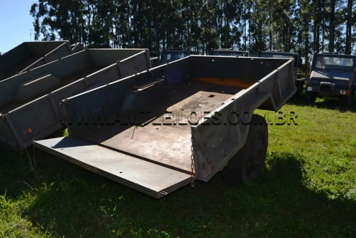 LOTE 037 - REBOQUE, CARGA, EMPREGO GERAL, 1 ½ Ton, 2R/ MARCA FRUEHAUF ANO: 1963 CHASSI: 66