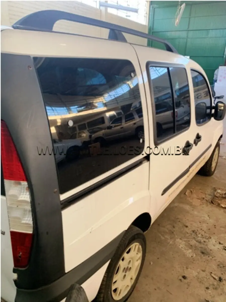 LOTE 001 - MARCA/MODELO: FIAT/DOBLO ELX 1,8 FLEX PLACA: INY 4555 FABRICAÇÃO/MODELO: 2007 RENAVAM: 955906158 COR: BRANCA COMBUSTÍVEL: GASOLINA