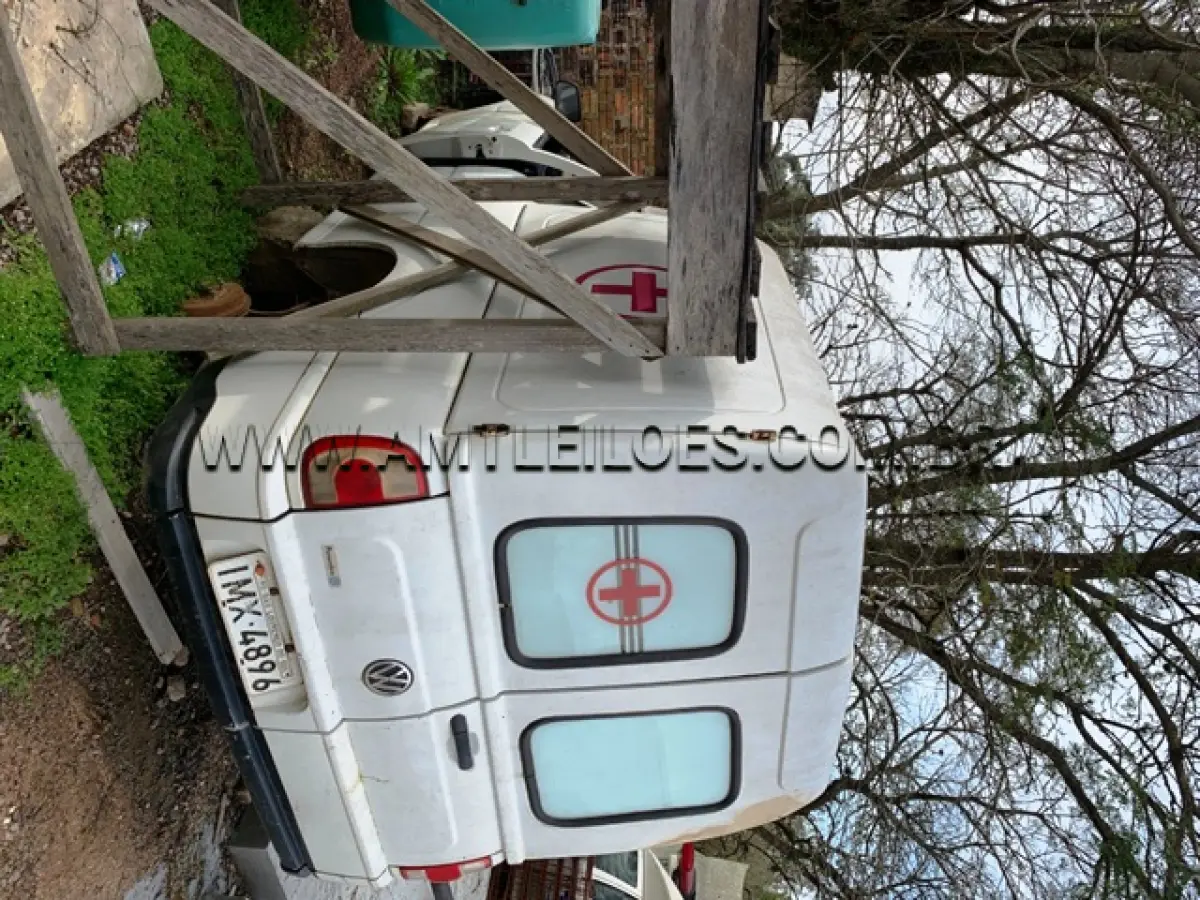 LOTE 006 - MARCA/MODELO: AMBULÂNCIA VW/SAVEIRO 1.6 PLACAS: IMX 4896 ANO/MODELO: 2005/2006 – COR: BRANCA CHASSI: 9BWEB05W96P015843 RENAVAM: 875062091
