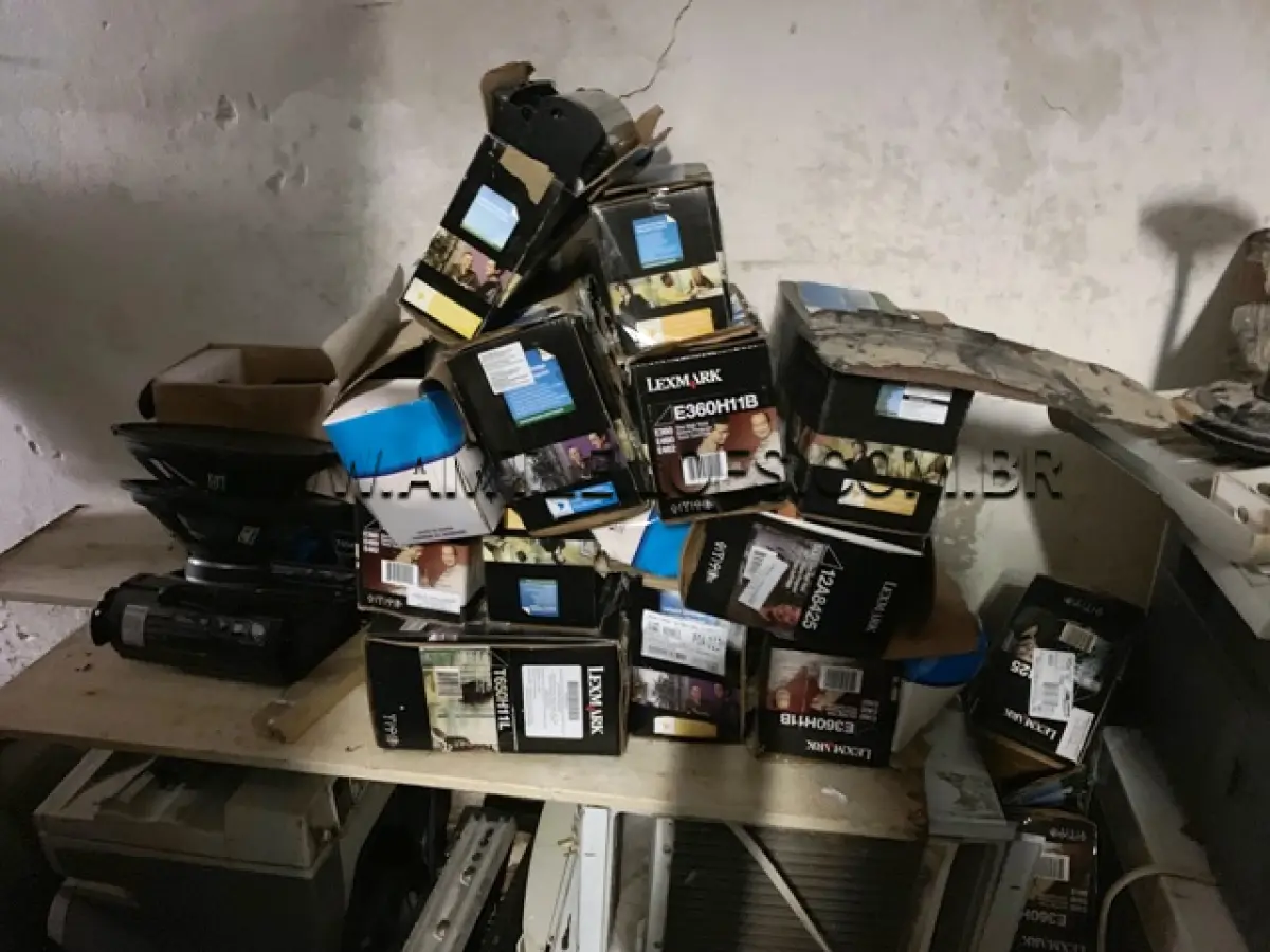 LOTE 002 - SUCATAS DE INFORMÁTICA, CARTUCHOS E TONNERS - APROXIMADAMENTE 1.500kg