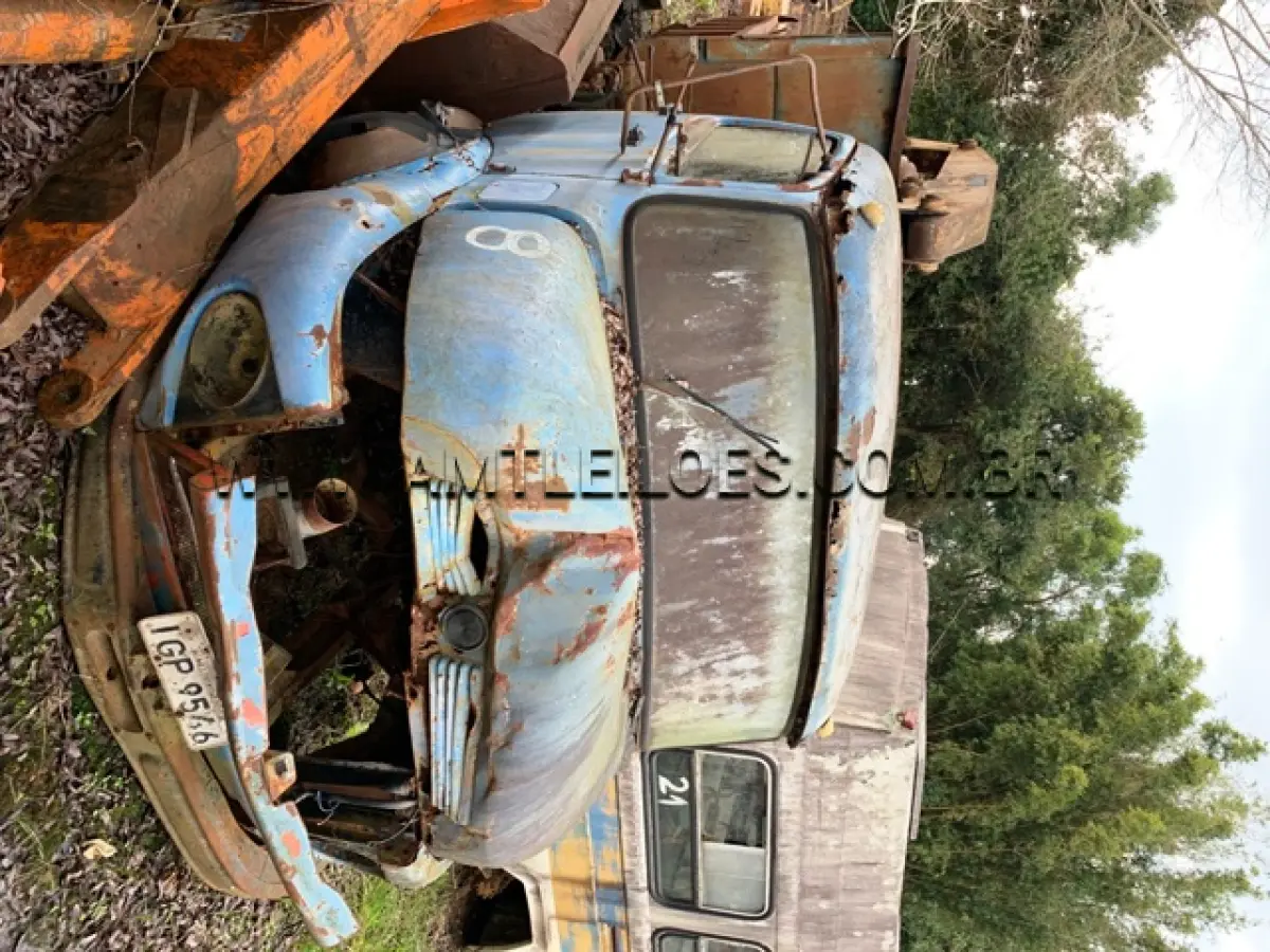 LOTE 010 - MARCA/MODELO: CAMINHÃO MB L1113 PLACAS: IGP 9546 ANO: 1976 – COR: AZUL CHASSI: 34404112314690 RENAVAM: 572530595