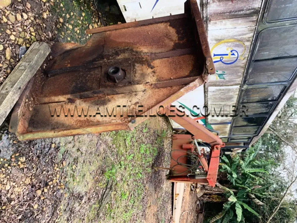 LOTE 053 - MARCA/MODELO: ROÇADEIRA ARTICULADA AGRITECH