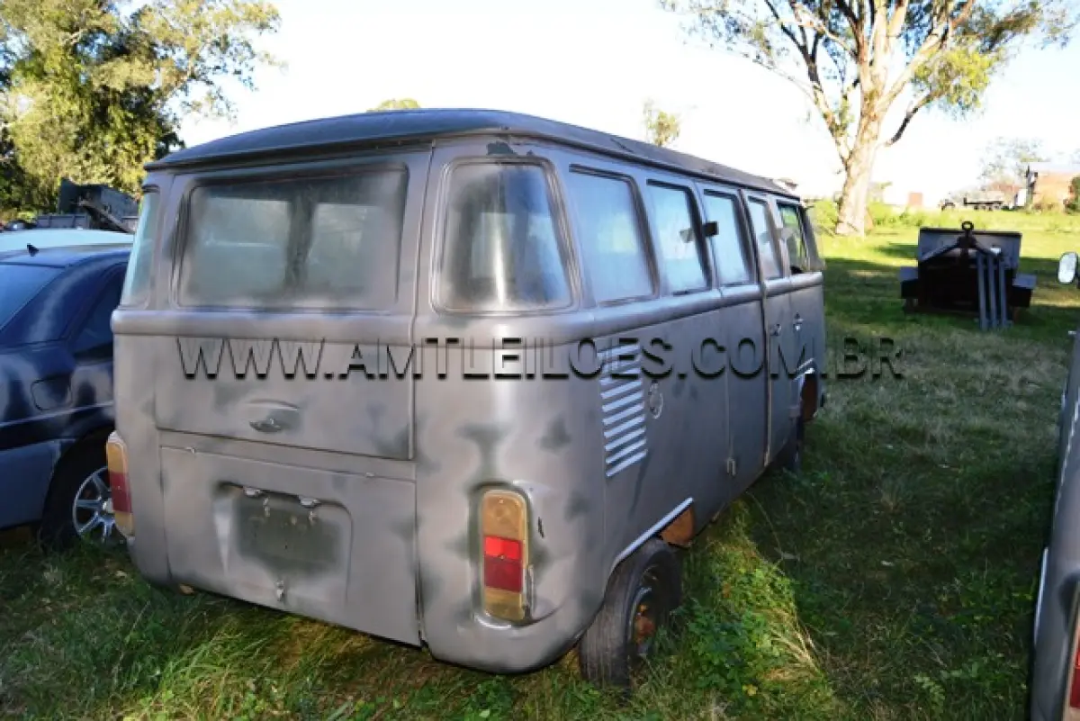 LOTE 013 - MARCA/MODELO: VW KOMBI/ 9 Psg, 4 x 2 ANO: 1995 CHASSI: 9BWZZZ231SP050503 MOTOR: 4 Cil. nº UG254221