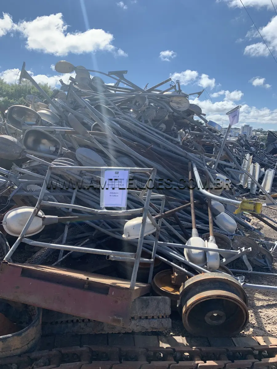 LOTE 016 - SUCATA DE MATERIAIS FERROSOS E NÃO FERROSOS - APROX. 20 TONELADAS