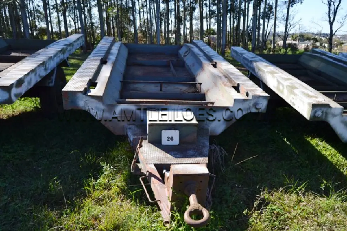 LOTE 026 - REBOQUE, PORTADA TATICA LEVE MARCA BERNARD KRONE/ MODELO RQ-1-EL-CS-R, 1.1/2 Ton ANO: 1988 CHASSI: MNA/BKB8871317