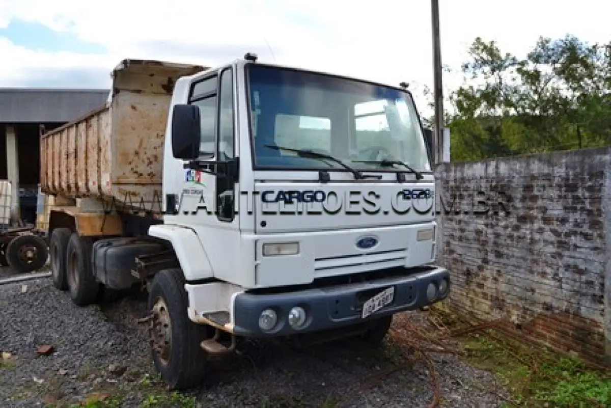 LOTE 002 - CAMINHÃO TRUCK, MARCA/MODELO: FORD/CARGO 2628 E,  TRAÇÃO: 6x4, PLACA: IOA 4987 ANO/MOD: 2007