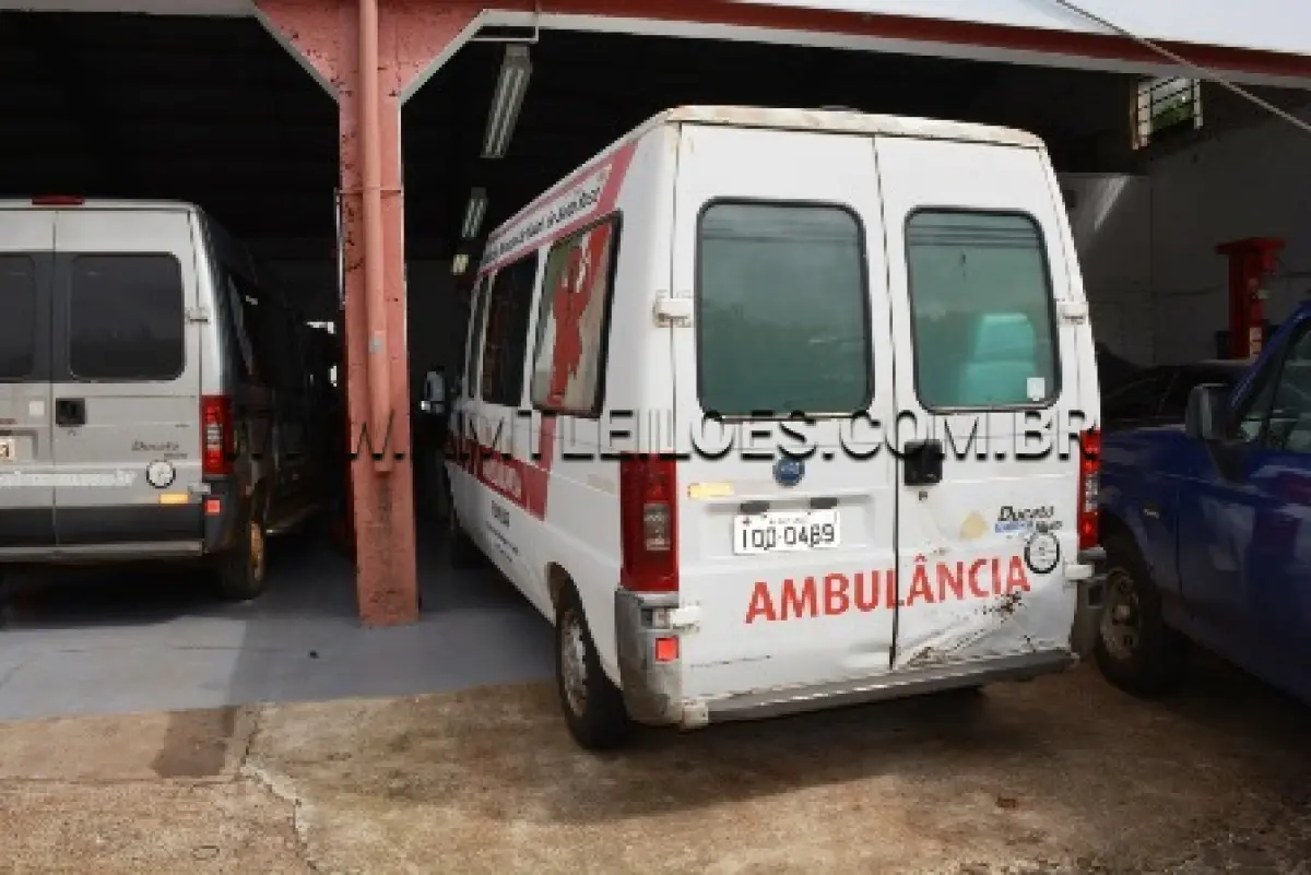 LOTE 001 - MARCA/MODELO: FIAT DUCATO MAXI CARGO-FURGÃO MAXI 2.8 TB PLACA: IOO 0489 CHASSI: 93W245H3382023957REM FABRICAÇÃO/MODELO: 2007/2008 COMBUSTÍVEL: DIESEL