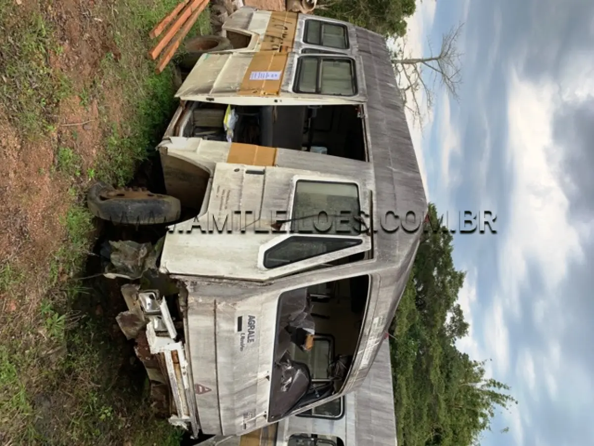 LOTE 033 - MARCA/MODELO: MICRO AGRALE/ULTRAVAN FD PLACAS: IBG 4948 ANO: 1993 – COR: BRANCA RENAVAM: 615300995