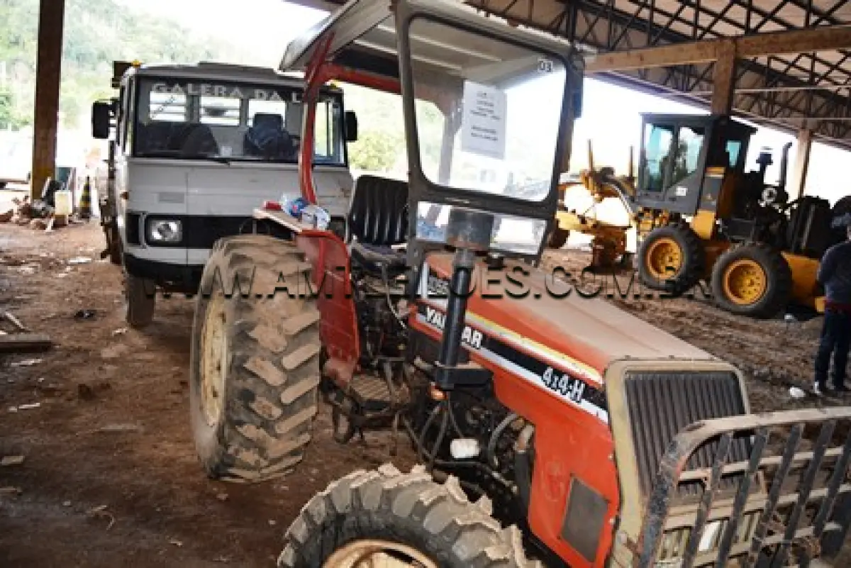 LOTE 001 - TRATOR YANMAR - 1055