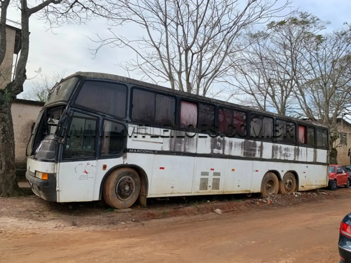 LOTE 041 - MARCA/MODELO: VOLVO/ONIBUS B58 PLACAS: MAJ 2329 ANO: 1988  RENAVAM: 398468001 *Em nome de terceiro.