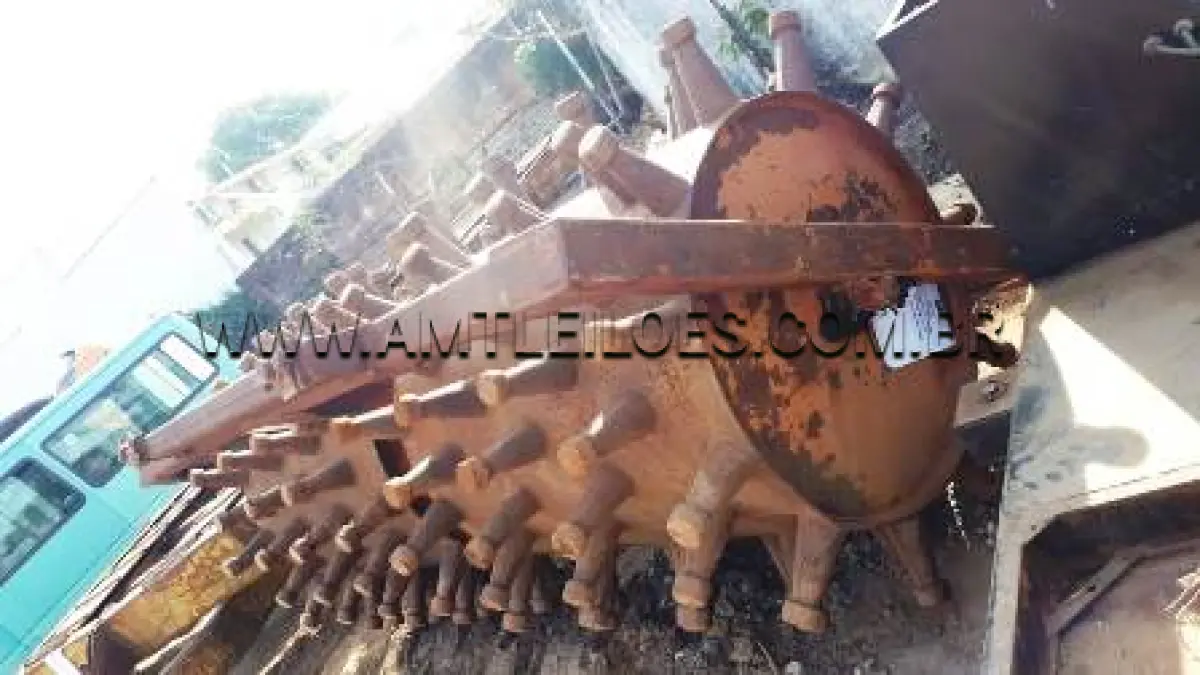 LOTE 009 - ROLO COMPACTADOR DE ARRASTO PÉ DE CARNEIRO