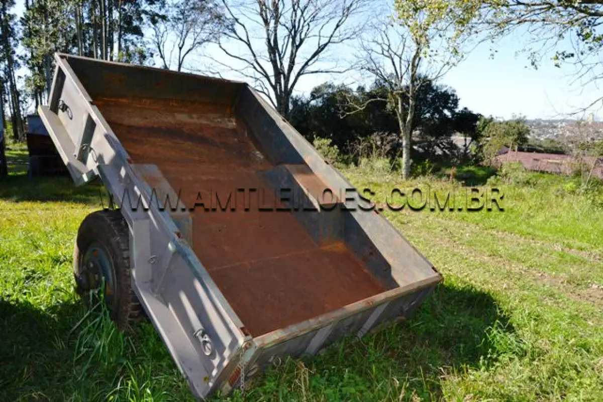 LOTE 031 - REBOQUE 1 ½ Ton, 2R/ MARCA F CURITIBA ANO: 1974 CHASSI: 006