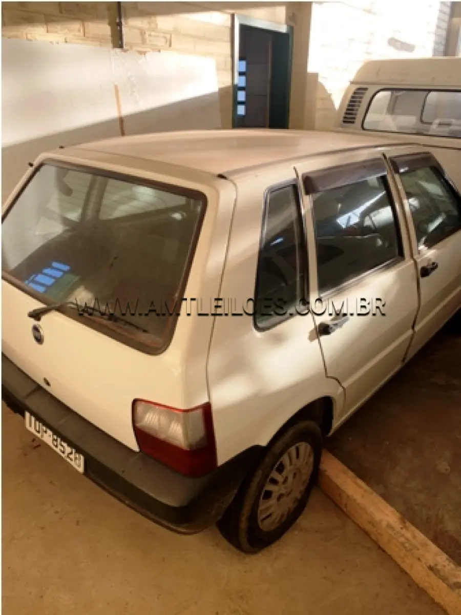 LOTE 014 - MARCA/MODELO: FIAT/UNO MILLE PLACA: IOP 8528 FABRICAÇÃO/MODELO: 2008 RENAVAM: 958862524 COR: BRANCA COMBUSTÍVEL: GASOLINA