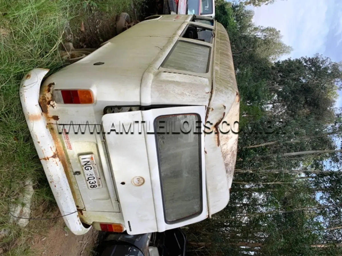 LOTE 026 - MARCA/MODELO: VW/KOMBI STANDARD 1.4 PLACAS: ING 3038 ANO: 2006/2007 – COR: BRANCA RENAVAM: 00891817247