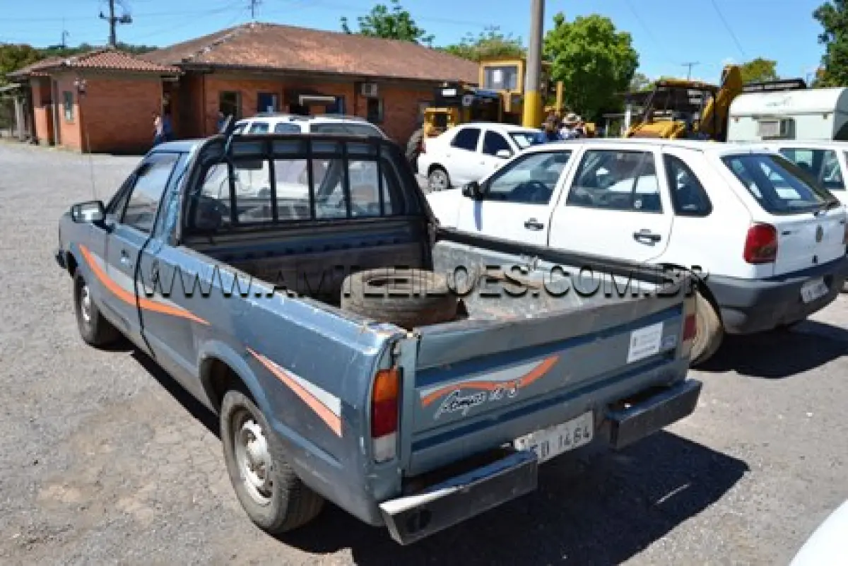 LOTE 014 - FORD/CAMINHONETA PAMPA 1.8L CABINE ABERTA, ANO: 1995, COR CINZA, GASOLINA, PLACA: IEO 1464