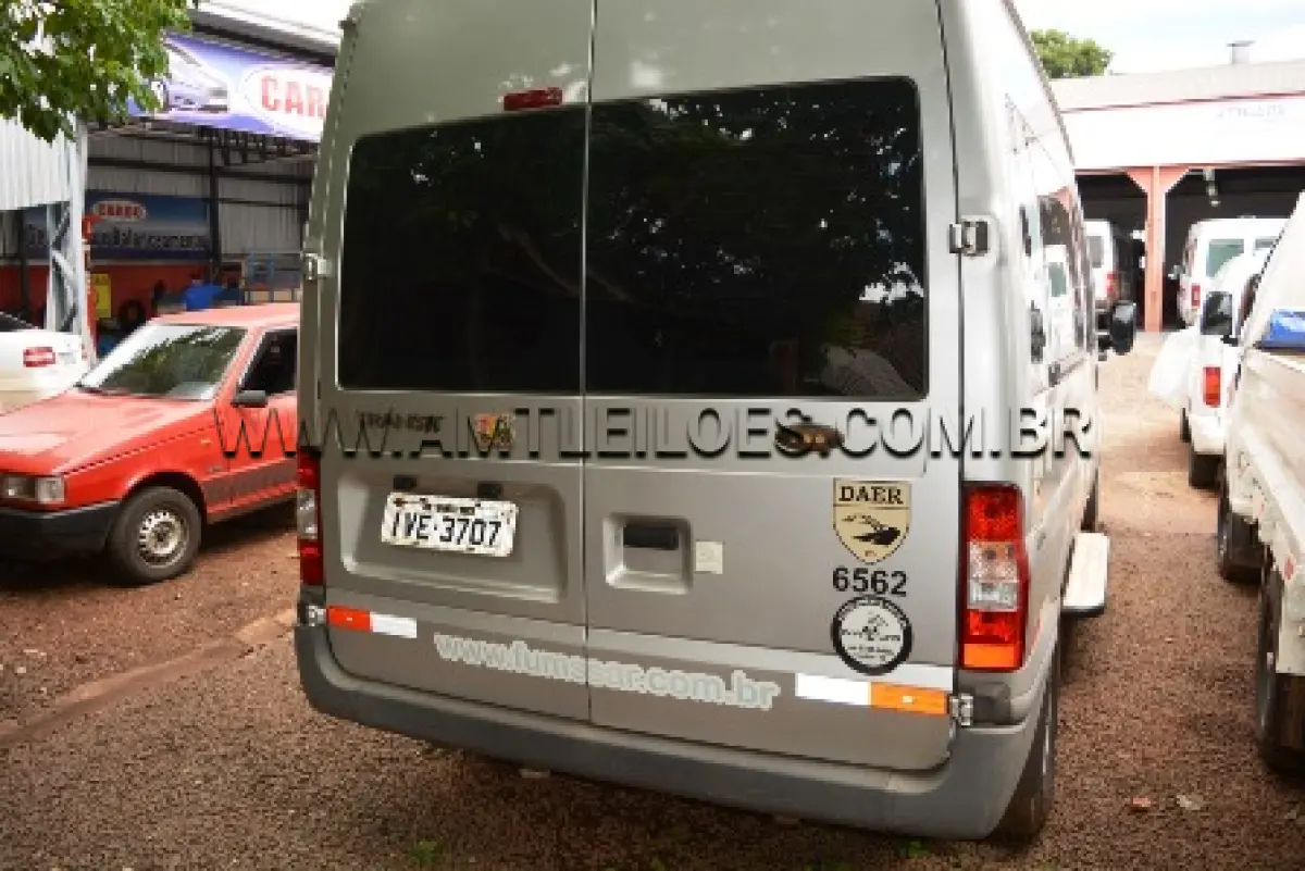 LOTE 005 - MARCA/MODELO: FORD TRANSIT VAN 3550 2.2 TDCI 14/16 LUGARES  PLACA: IVE 3707 CHASSI: WFODXPTDFDTB53879 FABRICAÇÃO/MODELO: 2013 COMBUSTÍVEL: DIESEL