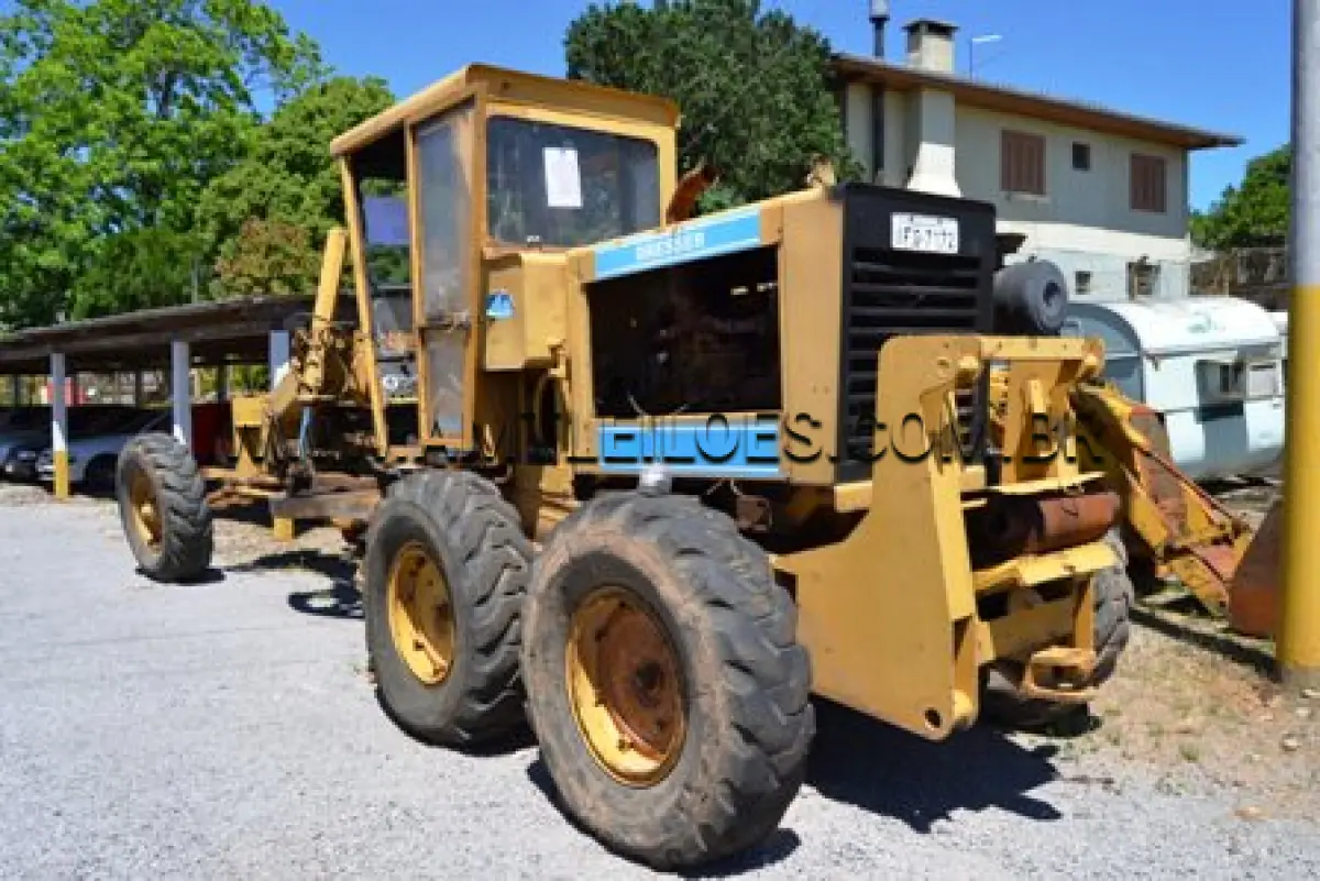 LOTE 002 - TRATOR DE RODAS M.A. HWB/ M.A. HBW, ANO: 1979, DIESEL, PLACA: IFG 7172