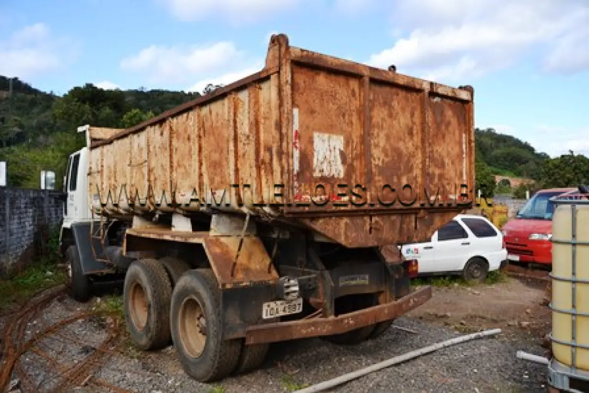 LOTE 002 - CAMINHÃO TRUCK, MARCA/MODELO: FORD/CARGO 2628 E,  TRAÇÃO: 6x4, PLACA: IOA 4987 ANO/MOD: 2007