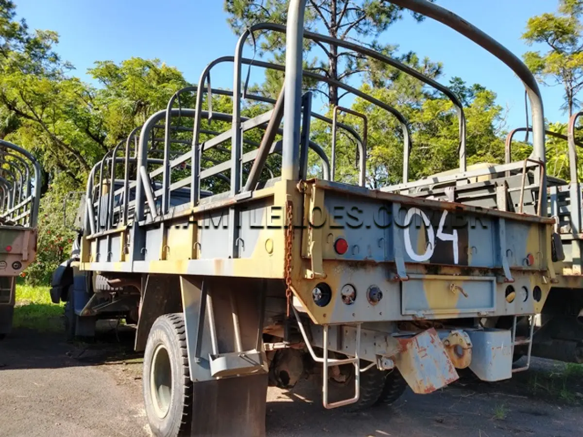 LOTE 004 - MARCA/MODELO: VTNE CAMINHÃO EMP GE LA1418/51 5T 4X4 MERCEDES-BENZ;ANO: 2002;CHASSI: 9BM3841142B319929
PLACAS: Vtr Op;MOTOR: 37696210546102
MARCA/MODELO: VTP EMP GE QUANTUM 1.8 MI 5PSG 4X2 ;VW
ANO: 1992/1993;CHASSI: 9BWZZZ33ZNPO49283;
PLACAS: ADK-4173;MOTOR: UD279458
* DPVAT/2018 – Não pago (valor: R$ 45,55) * DPVAT/2019 – Não pago (valor: R$ 16,15)