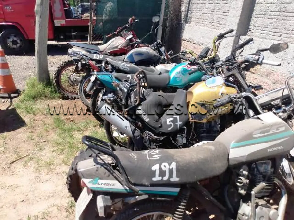 LOTE 315 - SUCATAS: HONDA/CG 125 TITAN (+), ANO: 1999/1999, PLACA: IIU8809; HONDA/CG 125 TODAY (+), ANO: 1990/1990, PLACA: IDY6454; HONDA/CG 125 TITAN (+), ANO: 1999/1999, PLACA: IJA0723; HONDA/CG 125 (+), ANO: 1985/1985, PLACA: IGG9308, HONDA/CG 125 TITAN KS (+), ANO: 2000/2000, PLACA: IJN5909; YAMAHA/XT 225 (+), ANO: 2002/2002, PLACA: IKW7878; YAMAHA/XTZ 125K, ANO: 2009/2009, PLACA: IQH2108