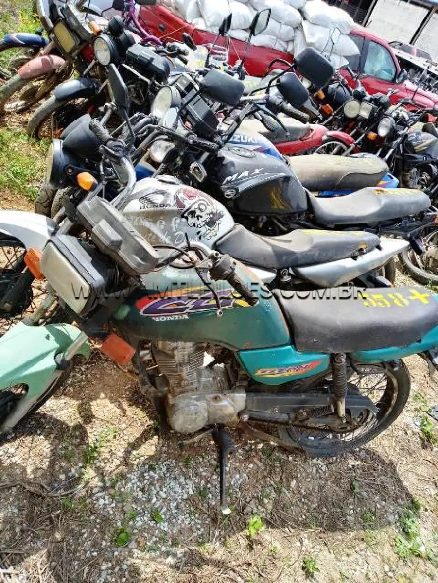 LOTE 558 - SUCATAS: HONDA/CG 125 (+), ANO: 1984/1984, PLACA: IBK0328; HONDA/CG 125 (+), ANO: 1985/1985, PLACA: IFK9791; HONDA/CG 125 TITAN (+), ANO: 1998/1999, PLACA: IIR4864; HONDA/CG 125 TITAN (+), ANO: 1998/1999, PLACA: IIQ3606, JTA/SUZUKI KATANA 125 (+), ANO: 1997/1997, PLACA: IGW3350; SUNDOWN/MAX 125 SE (+), ANO: 2008/2009, PLACA: IPX6850; HONDA/CG 125 TITAN KS (+), ANO: 2002/2003, PLACA: MBV1626; HONDA/CG 125 FAN (+), ANO: 2006/2006, PLACA: IMY9278; HONDA/CG 150 TITAN KS (+), ANO: 2006/2007, PLACA: INO8301; YAMAHA/FAZER YS250 (+), ANO: 2006/2006, PLACA: INF1250