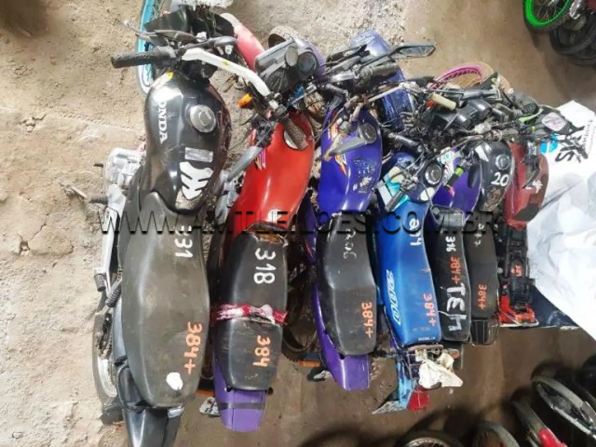 LOTE 384 - SUCATAS: HONDA/NX 200 (+), ANO: 1996/1996, PLACA: IEO9528; HONDA/CG 125 TITAN (+), ANO: 1999/1999, PLACA: IJA3316; HONDA/CG 125 (+), ANO: 1985/1985, PLACA: IER4857; HONDA/CG 125 FAN (+), ANO: 2008/2008, PLACA: IPL6541; HONDA/CG 125 TITAN, ANO: 1997/1997, PLACA: IGK8347; HONDA/CG 125 TITAN (+), ANO: 1999/1999, PLACA: IIU4187; HONDA/CG 150 TITAN ESD (+), ANO: 2005/2006, PLACA: IMZ8376