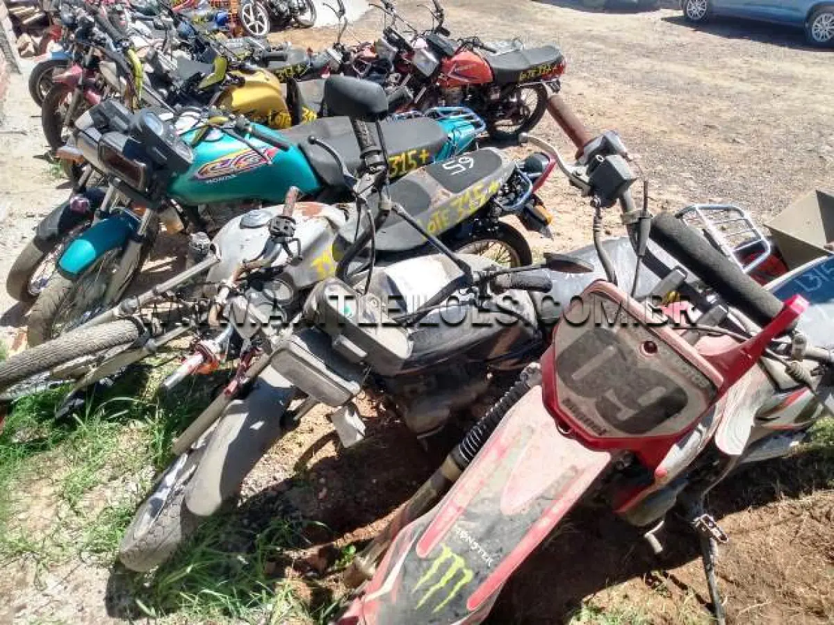 LOTE 315 - SUCATAS: HONDA/CG 125 TITAN (+), ANO: 1999/1999, PLACA: IIU8809; HONDA/CG 125 TODAY (+), ANO: 1990/1990, PLACA: IDY6454; HONDA/CG 125 TITAN (+), ANO: 1999/1999, PLACA: IJA0723; HONDA/CG 125 (+), ANO: 1985/1985, PLACA: IGG9308, HONDA/CG 125 TITAN KS (+), ANO: 2000/2000, PLACA: IJN5909; YAMAHA/XT 225 (+), ANO: 2002/2002, PLACA: IKW7878; YAMAHA/XTZ 125K, ANO: 2009/2009, PLACA: IQH2108