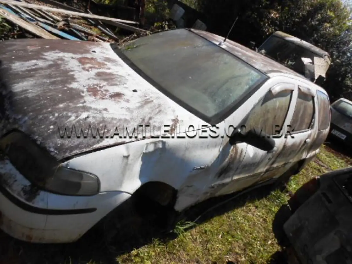 LOTE 018 - MARCA/MODELO: FIAT/PALIO WEEKEND ELX; ANO/MODELO: 2002