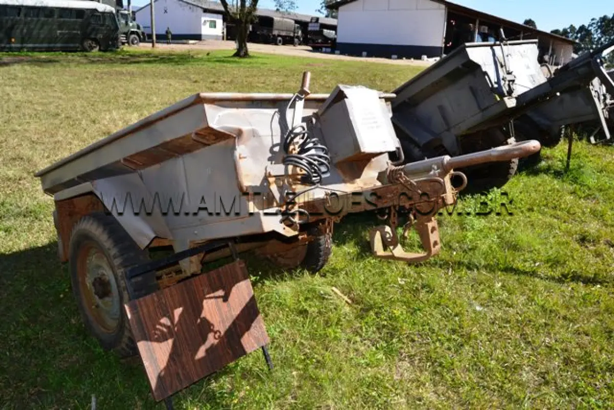 LOTE 055 - REBOQUE, ¼ Ton, 2R/ MARCA SANVAS/MODELO MK250W ANO: 1974 CHASSI: 00275