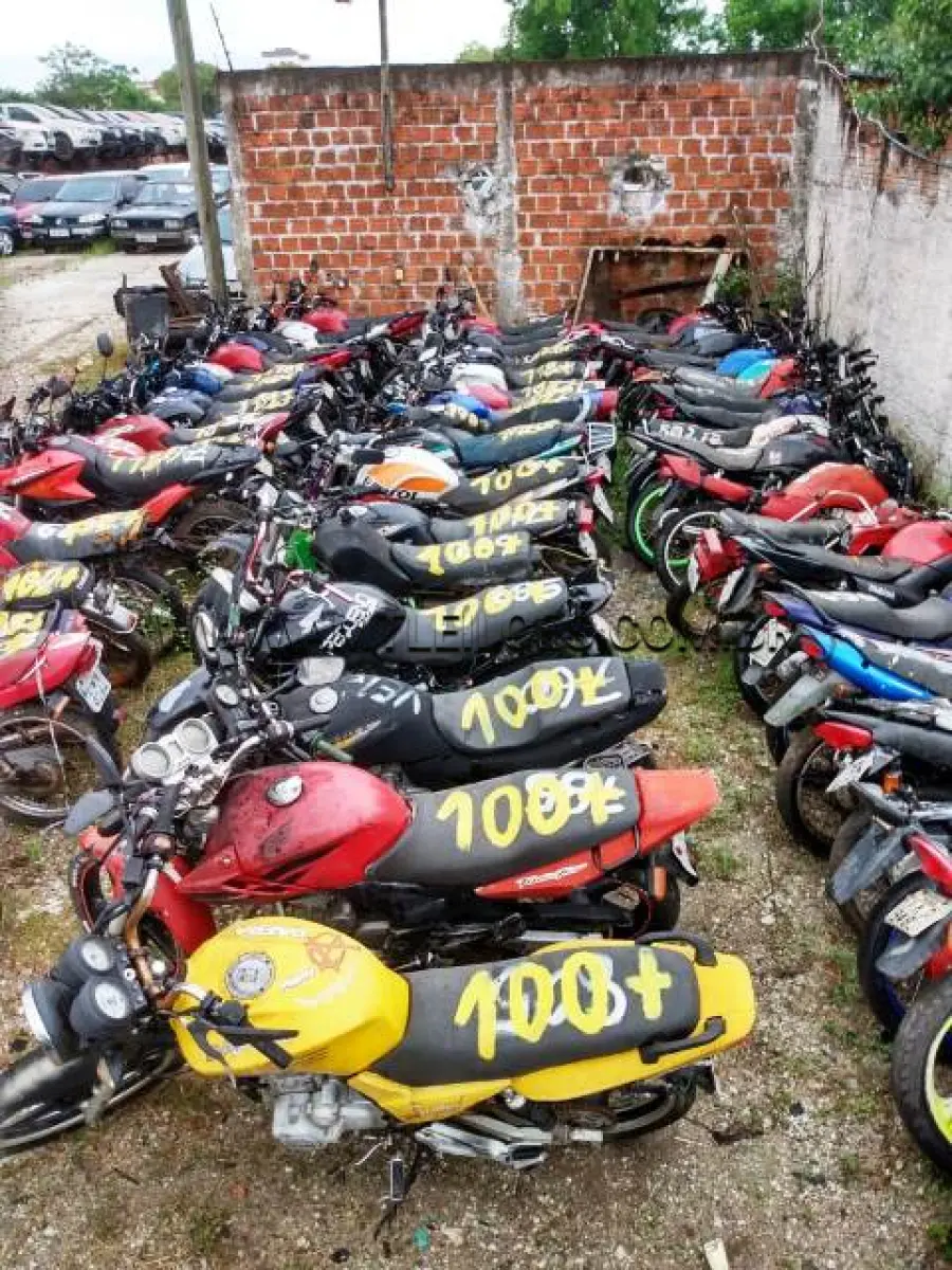 LOTE 100 - SUCATAS: AGRALE/SXT 27.5 EX (+), ANO: 1993/1993, PLACA: IBJ0488; HONDA/CBX 200 STRADA (+), ANO: 1995/1995, PLACA: LXB8188; HONDA/CBX 200 STRADA (+), ANO: 2000/2000, PLACA: IJL6765; DAFRA/SPEED 150 (+), ANO: 2011/2011, PLACA: IRU7748; HONDA/CBX 250 TWISTER (+), ANO: 2003/2003, PLACA: ILI6329, HONDA/CBX 250 TWISTER (+), ANO: 2007/2008, PLACA: IOB1996; HONDA/CB 300R LIMITED (+), ANO: 2014/2014, PLACA: IVX6943