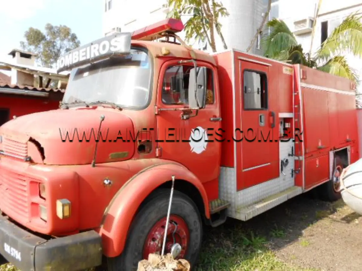 LOTE 010 - MARCA/MODELO: CAMINHÃO M. BENZ / L 1113; ANO/MODELO: 1982/1982