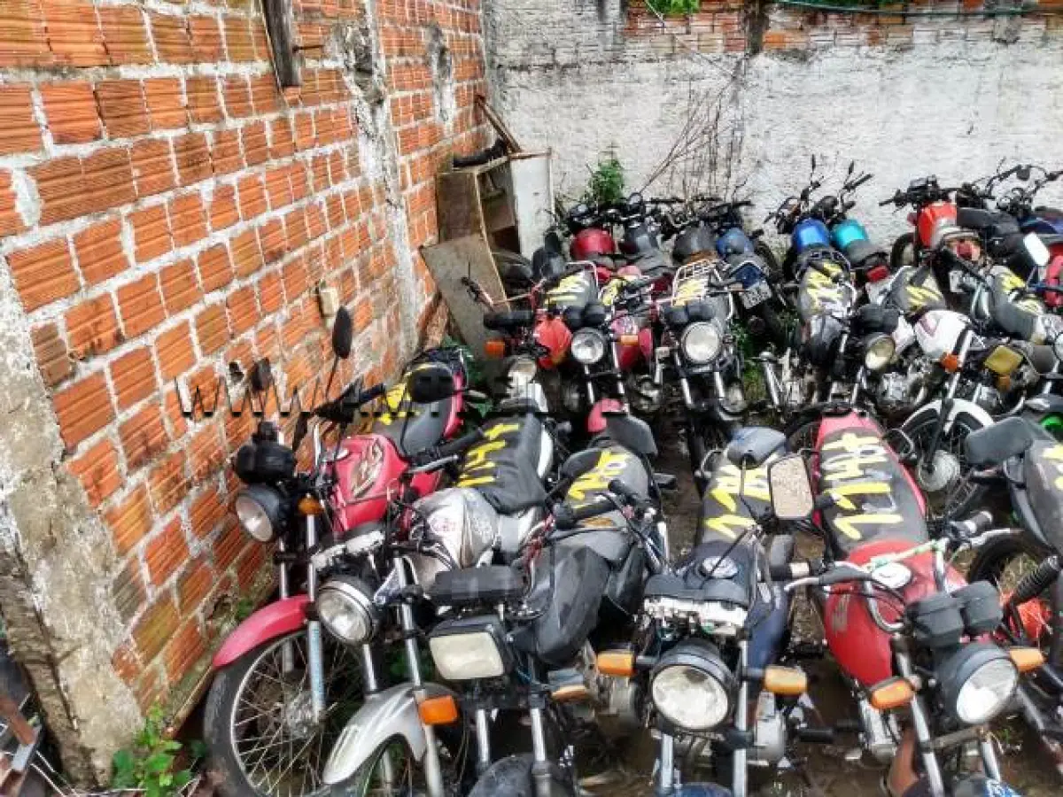 LOTE 114 - SUCATAS: HONDA/CG 125 TODAY (+), ANO: 1994/1994, PLACA: IBZ3379; HONDA/CG 125 (+), ANO: 1986/1986, PLACA: IEV4968; HONDA/CG 125 TITAN ES (+), ANO: 2000/2000, PLACA: IJR1273; HONDA/CG 125 TITAN ES (+), ANO: 2000/2001, PLACA: IJU0301; YAMAHA/YBR 125K (+), ANO: 2006/2007, PLACA: INM2069; YAMAHA/YBR 125K (+), ANO: 2007/2007, PLACA: INZ0117; HONDA/CG 150 TITAN ES (+), ANO: 2004/2005, PLACA: IMB2088; HONDA/CG 125 FAN KS (+), ANO: 2013/2013; PLACA: IUU9216