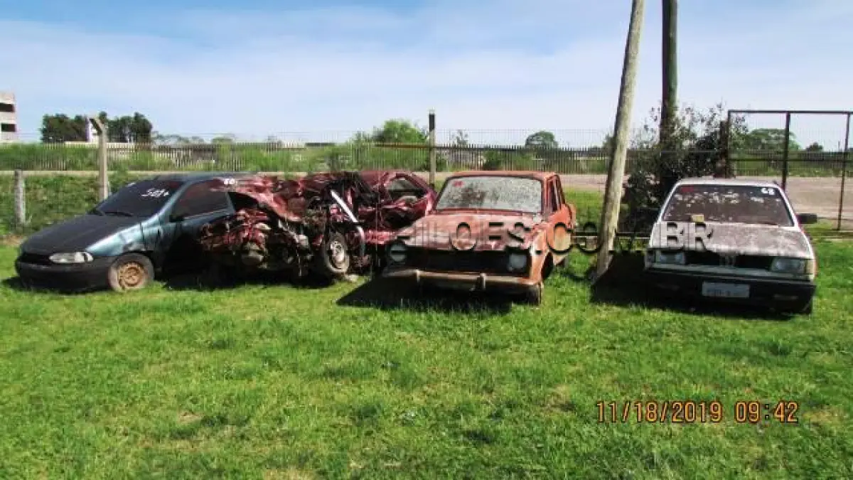 LOTE 028 - SUCATAS: FORD/CORCEL, ANO: 1975/1975, PLACA: IDP1486; IMP/VW GOL CL 1.8 (+), ANO: 1994/1994, PLACA: BOO9342; VW/GOL MI (+), ANO: 1997/1998, PLACA: IHB5254; FIAT/PALIO YOUNG (+), ANO: 2001/2001, PLACA: IJX5289