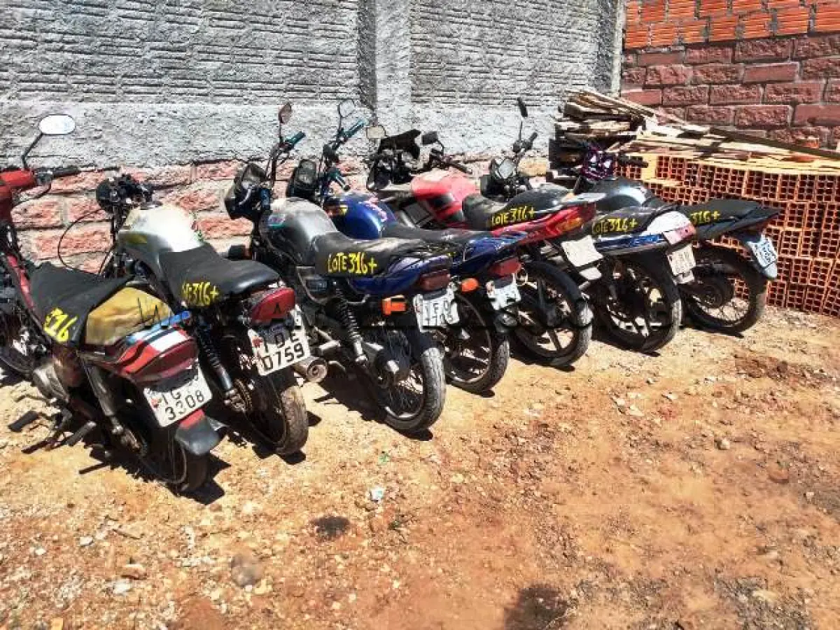 LOTE 316 - SUCATAS: KASINSKI/SETA 125 (+), ANO: 2007/2007, PLACA: IOE0759; HONDA/CG 125 TITAN (+), ANO: 1995/1995, PLACA: LWV1952; HONDA/CG 125 TITAN (+), ANO: 1996/1997, PLACA: IFO7705; HONDA/C100 DREAM (+), ANO: 1997/1998, PLACA: IGP3308; HONDA/CBX 150 AERO (+), ANO: 1988/1988, PLACA: IBU6818; I/SHINERAY XY 150 5 (+), ANO: 2010/2010, PLACA: IRR8045; HONDA/CG 150 FAN ESI (+), ANO: 2011/2011, PLACA: ISC1875