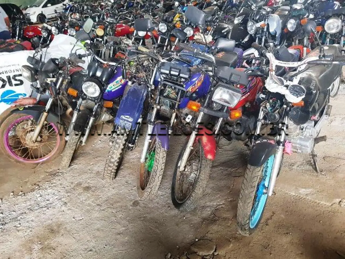 LOTE 384 - SUCATAS: HONDA/NX 200 (+), ANO: 1996/1996, PLACA: IEO9528; HONDA/CG 125 TITAN (+), ANO: 1999/1999, PLACA: IJA3316; HONDA/CG 125 (+), ANO: 1985/1985, PLACA: IER4857; HONDA/CG 125 FAN (+), ANO: 2008/2008, PLACA: IPL6541; HONDA/CG 125 TITAN, ANO: 1997/1997, PLACA: IGK8347; HONDA/CG 125 TITAN (+), ANO: 1999/1999, PLACA: IIU4187; HONDA/CG 150 TITAN ESD (+), ANO: 2005/2006, PLACA: IMZ8376