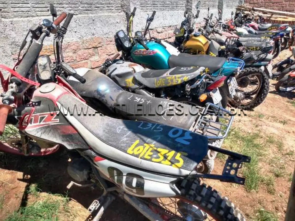 LOTE 315 - SUCATAS: HONDA/CG 125 TITAN (+), ANO: 1999/1999, PLACA: IIU8809; HONDA/CG 125 TODAY (+), ANO: 1990/1990, PLACA: IDY6454; HONDA/CG 125 TITAN (+), ANO: 1999/1999, PLACA: IJA0723; HONDA/CG 125 (+), ANO: 1985/1985, PLACA: IGG9308, HONDA/CG 125 TITAN KS (+), ANO: 2000/2000, PLACA: IJN5909; YAMAHA/XT 225 (+), ANO: 2002/2002, PLACA: IKW7878; YAMAHA/XTZ 125K, ANO: 2009/2009, PLACA: IQH2108