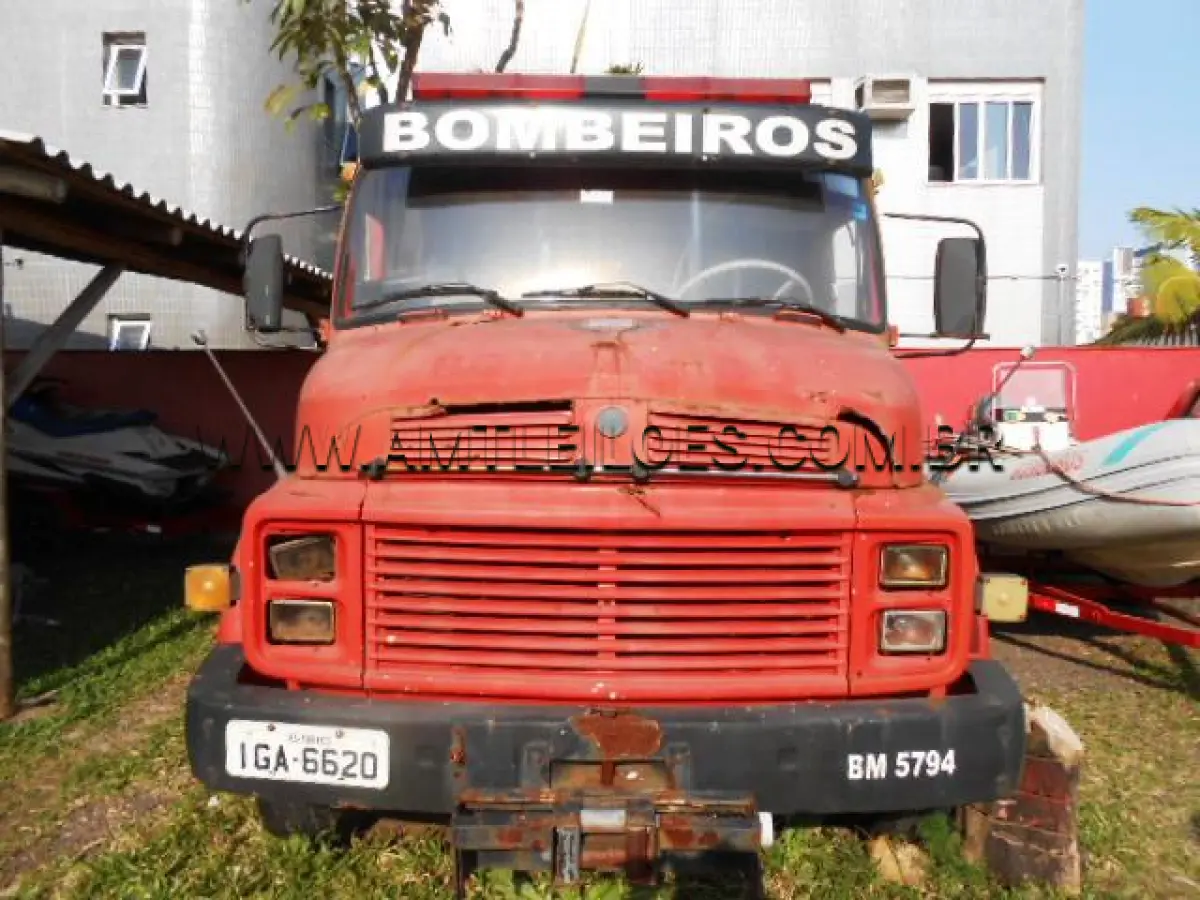 LOTE 010 - MARCA/MODELO: CAMINHÃO M. BENZ / L 1113; ANO/MODELO: 1982/1982