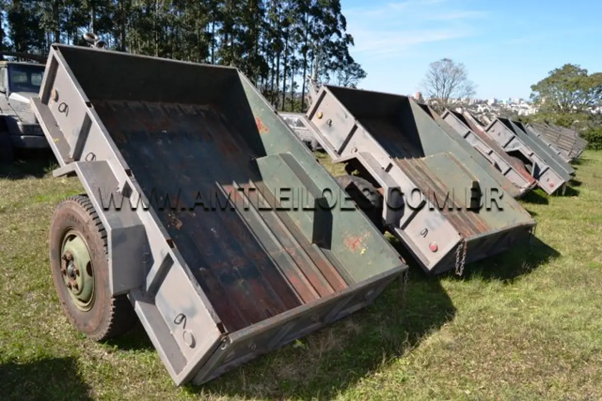 LOTE 054 - REBOQUE, CARGA, EMP G, MARCA AGR /MODELO M1C1, 3/4 Ton, 2 RODAS ANO: 1981 CHASSI: 340608200053