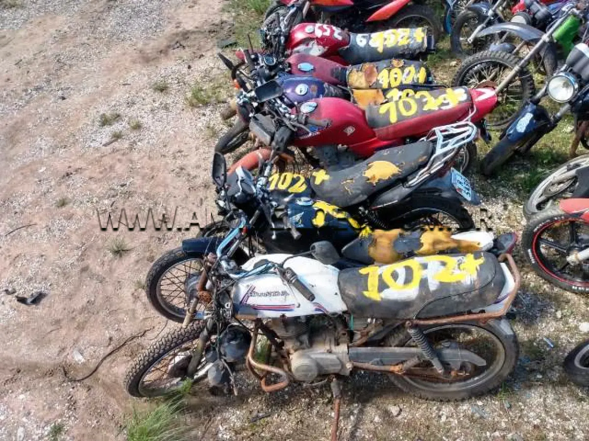 LOTE 102 - SUCATAS: KASINSKI/FLASH K 150 (+), ANO: 2006/2006, PLACA: ING4438; HONDA/CG 125 (+), ANO: 1987/1987, PLACA: IEZ7567; YAMAHA/RX 180 (+), ANO: 1982/1982, PLACA: IGH2528; HONDA/CG 125 TITAN (+), ANO: 1995/1995, PLACA: LWX0264; HONDA/CG 150 TITAN ES (+), ANO: 2005/2005, PLACA: IMM9998; YAMAHA/FACTOR YBR125 K (+), ANO: 2010/2011, PLACA: IRK9188; HONDA/CG150 FAN ESDI (+), ANO: 2010/2011, PLACA: IRJ5488