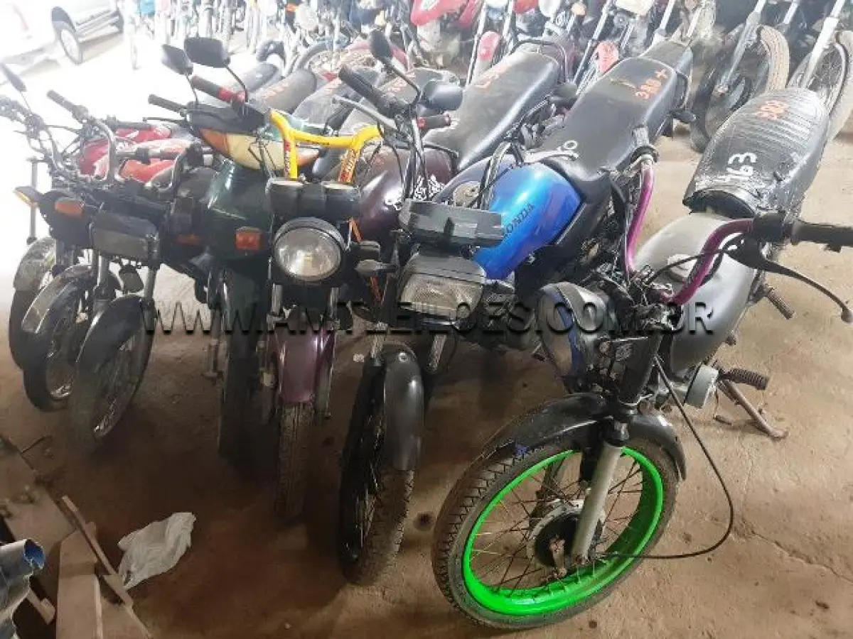 LOTE 388 - SUCATAS: HONDA/C100 BIZ (+), ANO: 2003/2003, PLACA: ILA6634, YAMAHA/YBR 125ED (+), ANO: 2004/2004, PLACA: ILZ9028; HONDA/CG 125 FAN (+), ANO: 2005/2006, PLACA: IMZ6116; HONDA/CG 125 TITAN (+), ANO: 1998/1998, PLACA: IIA7542; YAMAHA, ANO: 1985/1985, PLACA: IBO1445; HONDA/ML 125, ANO: 1979/1979, PLACA: ICE5310; HONDA/CG 125 (+), ANO: 1984/1984, PLACA: IEE9847