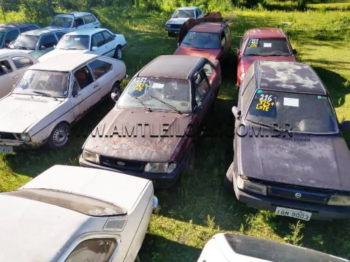 LOTE 325 - SUCATAS: FIAT/UNO CS (+), ANO: 1990/1990, PLACA: IBN9003; FORD/VERSAILLES 2.0 GL (+), ANO: 1991/1992, PLACA: IBK6554; VW/PASSAT, ANO: 1976/1977, PLACA: IBT8151; GM/CHEVETTE, ANO: 1976/1976, PLACA: IDK5459; GM/CORSA WIND (+), ANO: 1995/1996, PLACA: IEG6674; IMP/VW GOL CL 1.6 MI (+), ANO: 1997/1997, PLACA: IGE2671; IMP/FIAT SIENA HL (+), ANO: 1997/1998, PLACA: IGU3757