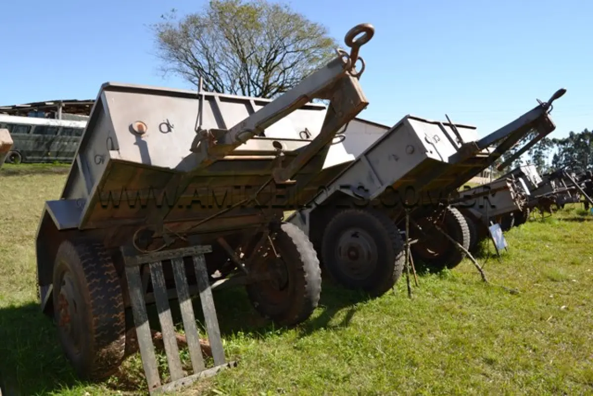 LOTE 053 - REBOQUE, CARGA, EMP G, MARCA AGR /MODELO M1C1, 3/4 Ton, 2 RODAS ANO: 1981 CHASSI: ‘340608200037