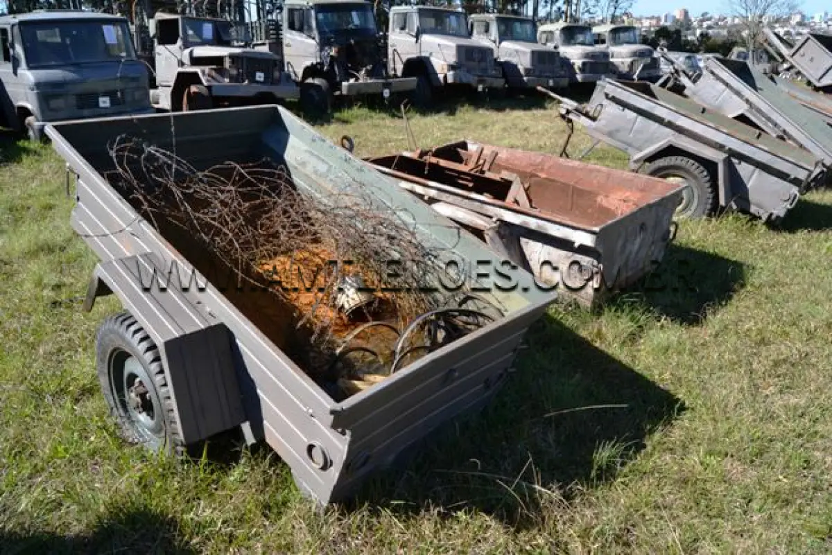 LOTE 059 - REBOQUE, MARCA BERNARD KRONE/ MODELO RQ-01 – K1, ¼ Ton, 2 RODAS ANO: 1987 CHASSI: BKB780907
