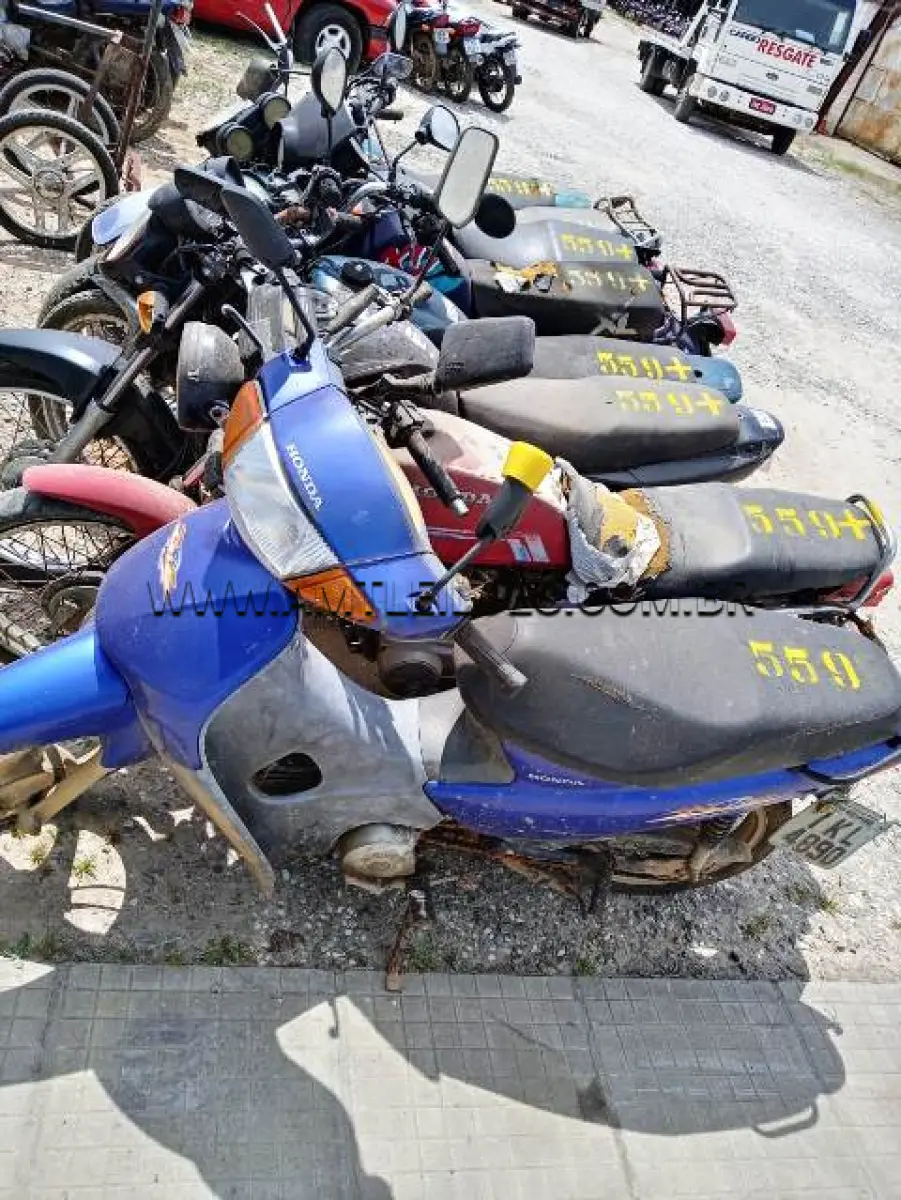 LOTE 559 - SUCATAS: HONDA/CG 125 (+), ANO: 1984/1984, PLACA: INE0993; SUNDOWN/MAX 125 SE (+), ANO: 2008/2008, PLACA: IPI4990; HONDA/XL 125 S (+), ANO: 1995/1996, PLACA: IEM3637; YAMAHA/YBR 125E (+), ANO: 2001/2001, PLACA: IJZ7353; HONDA/C100 BIZ, ANO: 2001/2002, PLACA: IKL4890; HONDA/CG 125 TITAN KS (+), ANO: 2001/2001, PLACA: IKA1148; HONDA/CBX 200 STRADA (+), ANO: 2000/2000, PLACA: IJK8945; HONDA/CG 125 FAN, ANO: 2008/2008, PLACA: IOT3328