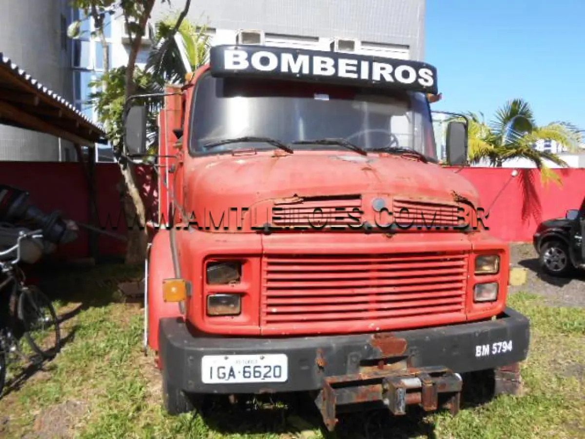 LOTE 010 - MARCA/MODELO: CAMINHÃO M. BENZ / L 1113; ANO/MODELO: 1982/1982