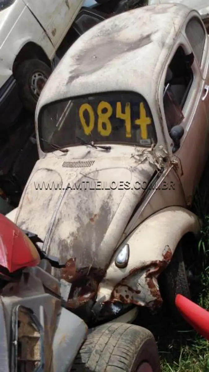 LOTE 084 - SUCATAS: FORD/DEL REY, ANO: 1983/1983, PLACA: IBT4791; FORD/BELINA (+), ANO: 1975/1975, PLACA: IFT1608; VW/FUSCA 1300 (+), ANO: 1970/1970, PLACA: IEB5972; GM/VECTRA GLS, ANO: 1997/1997, PLACA: LYK7054; FIAT/PALIO WEEK 6MARCHAS (+), ANO: 1999/2000, PLACA: IJE8142