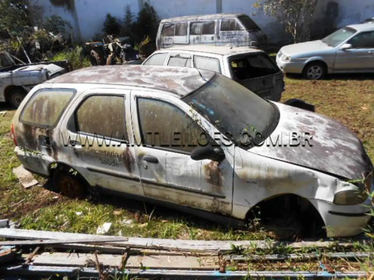 LOTE 018 - MARCA/MODELO: FIAT/PALIO WEEKEND ELX; ANO/MODELO: 2002