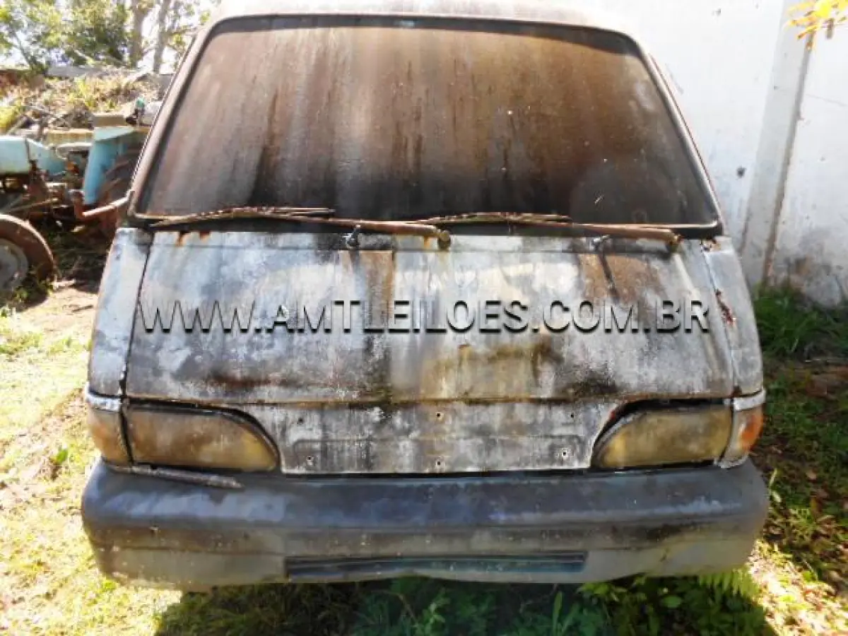 LOTE 022 - SUCATA - MARCA/MODELO: I/KIA BESTA;ANO/MODELO: 1997/1998