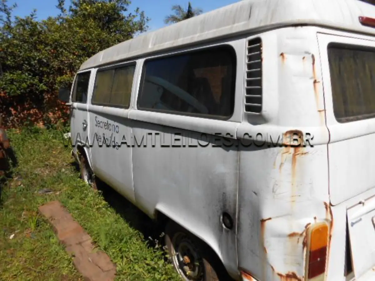 LOTE 005 - MARCA/MODELO: VW/KOMBI; ANO/MODELO: 2009/2010